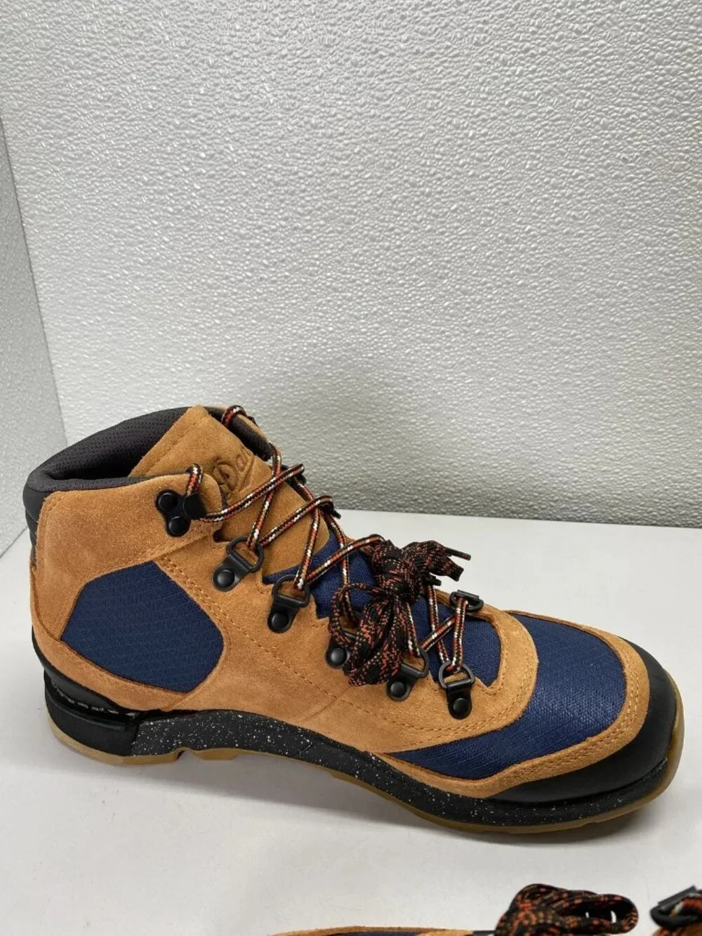 Danner Mens Free Spirit Suede, Textile Hiking Boots Size 9.5 D Brown, Navy